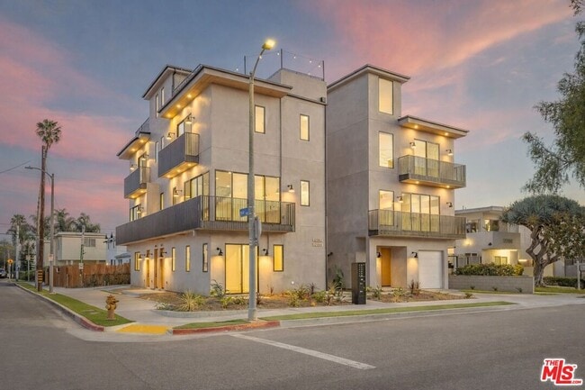 Building Photo - 12706 Pacific Ave