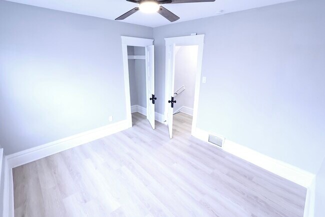 Building Photo - 991 Diana Ave