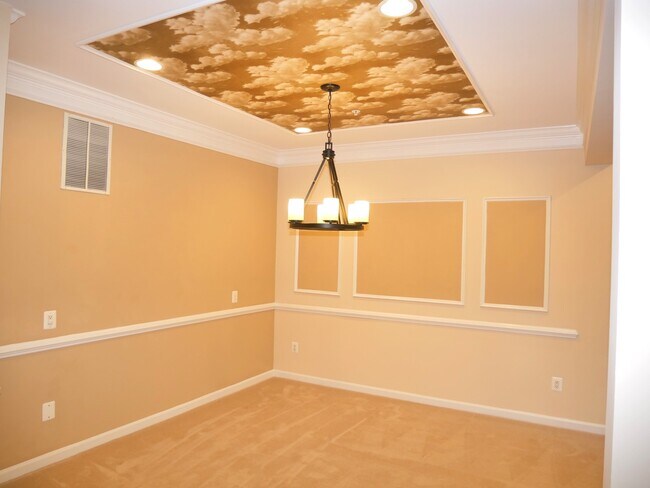 Building Photo - Gorgeous Former Model 4 Bed 2.5 Bath Townh...