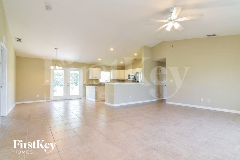 Building Photo - 10371 Grail Ave