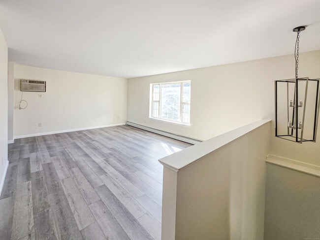 Building Photo - 7 Dally Farm Rd