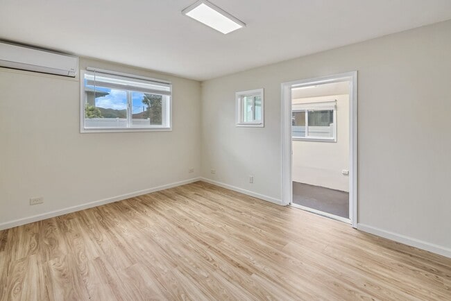 Building Photo - Nuuanu - Renovated 5 bedroom, 2 bath singl...
