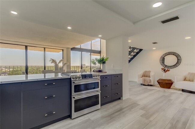 Building Photo - 500 N Osceola Ave