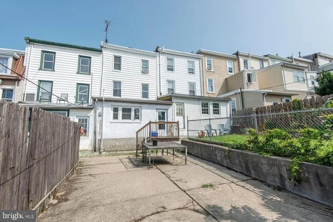 Building Photo - 235 Hermitage St