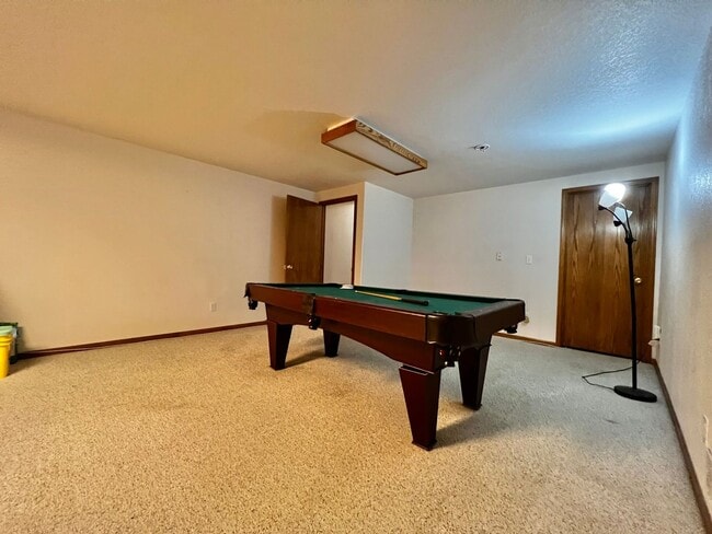 Building Photo - 4 Bed 3 Bath Townhouse in West Fort Collins!