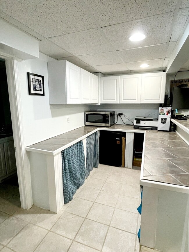 Building Photo - 3656 Wedgewood Dr SW