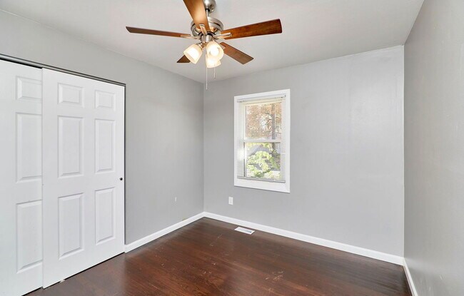 Building Photo - 2365 N Pointe Ln