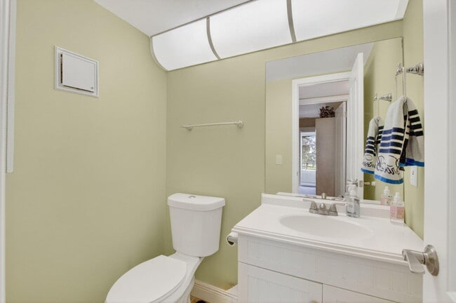 Building Photo - 154 Preston Way