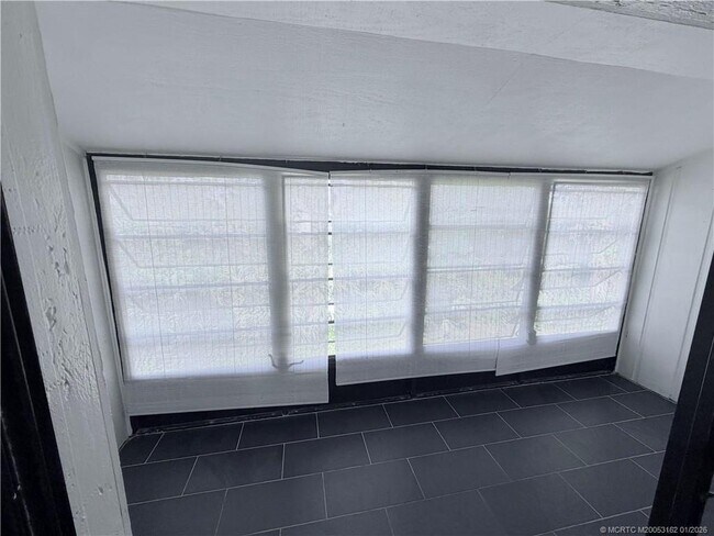 Building Photo - 800 NW Fork Rd