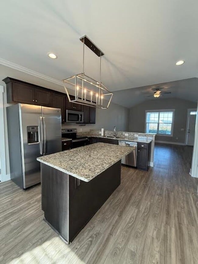 Building Photo - An Unbeatable Location and Stunning Home!!