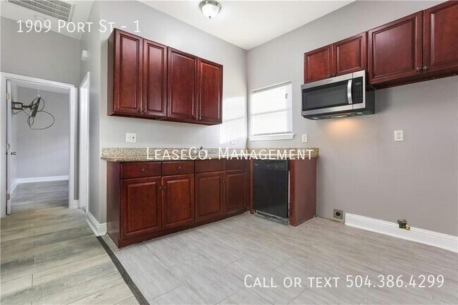 Building Photo - 1909 Port St