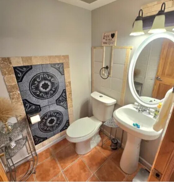 Building Photo - 319 Farmingdale Cir