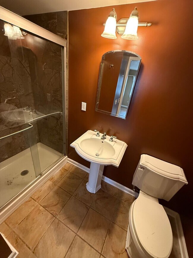 Building Photo - Spacious Midtown Gem – 4BR Home with Guest House Near Rhodes College!