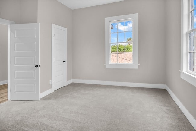 Building Photo - 614 11th St