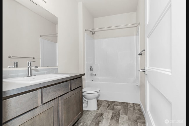 Building Photo - 641 Maggee St SE