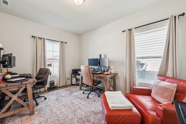 Building Photo - "Spacious 4-Bed Sanctuary with 3.5 Baths in Fountain, CO – Your Perfect Home Awaits!"