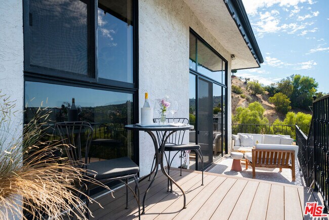 Building Photo - 4661 Bedel St