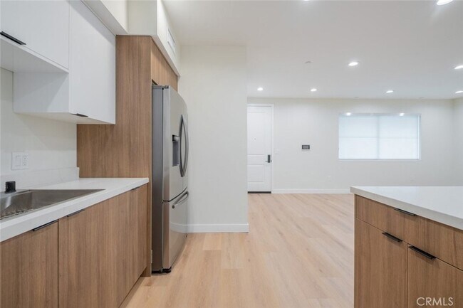 Building Photo - 10218 Fernglen Ave