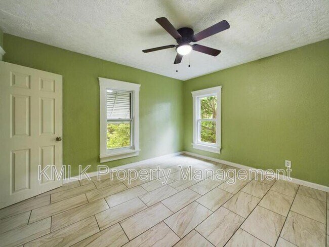 Building Photo - 187 W Long St