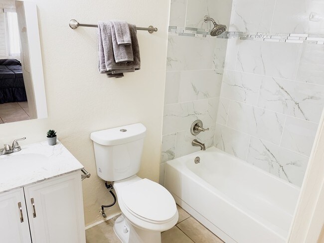 Building Photo - 3055 N. Tyndall Avenue #41