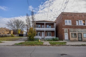 Building Photo - 2253 Niagara St