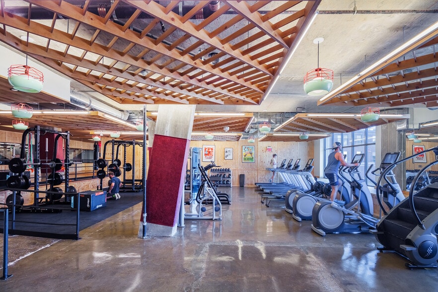 Building Photo - 600 H St NE