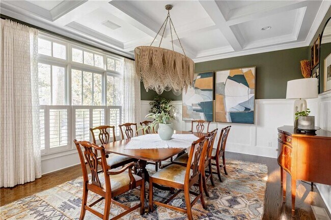 Building Photo - 582 St Charles Ave NE