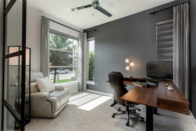 Building Photo - 2468 Electra Dr