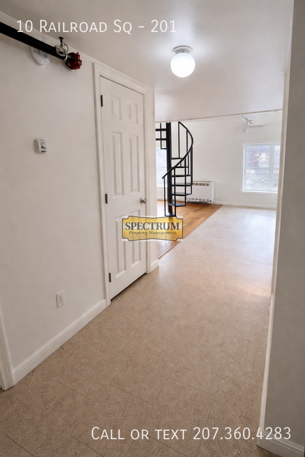 Building Photo - 10 Railroad Square