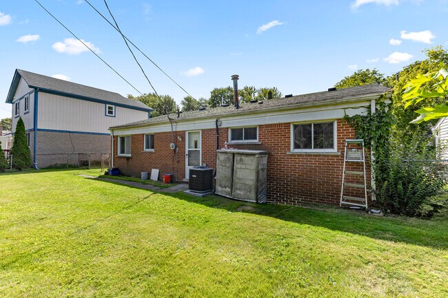 Building Photo - 22483 Sunnydale St