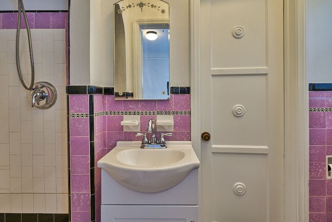 Building Photo - 1235 Hi Point St