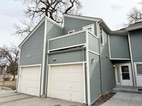 Building Photo - Newly Updated Townhome with Three Balconie...