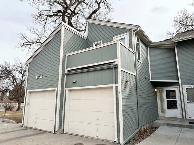 Primary Photo - Newly Updated Townhome with Three Balconie...