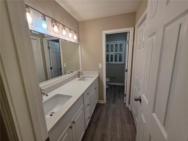 Building Photo - 4886 Candlewood Ln