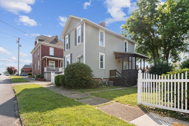 Building Photo - Stunning 2 Bedroom home in Greensburg available September 1!