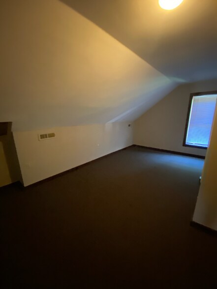 Building Photo - 2454 River Rd