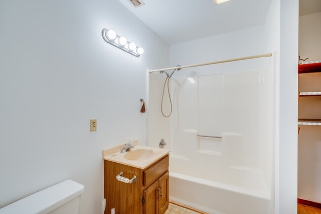 Building Photo - 7234 Oak Ridge Pl