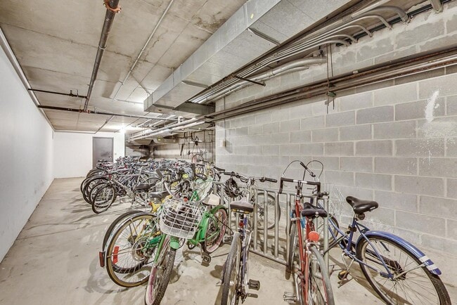 Building Photo - 1309 N Wells St