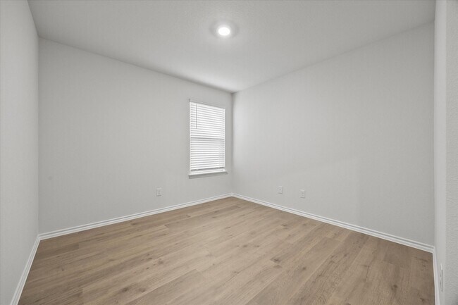 Building Photo - 2307 Albert Ln