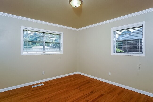Building Photo - Spacious 3 Bedroom Home in Decatur, AL!