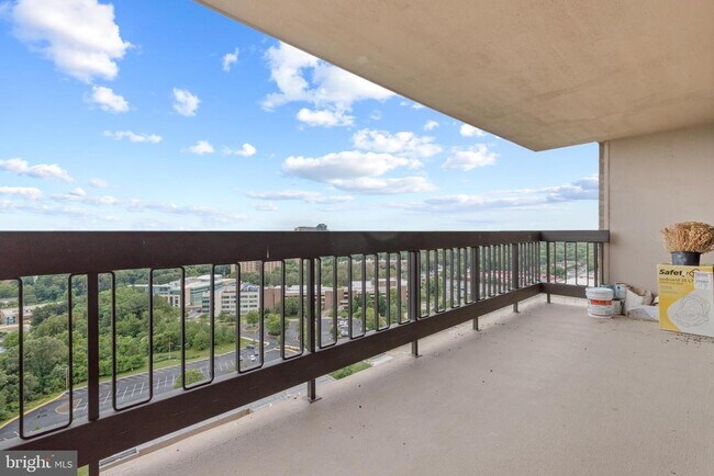Building Photo - 3705 S George Mason Dr
