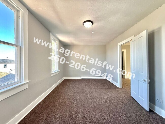 Building Photo - 4 Bedroom House - $300 Off First Months Rent