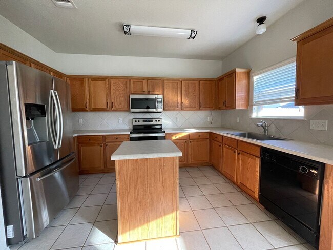 Building Photo - 4902 Golden Gate Dr