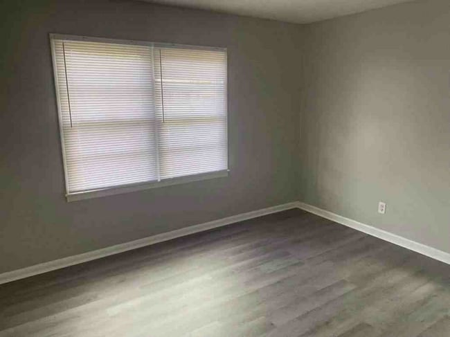 Building Photo - 803 Lausanne Dr