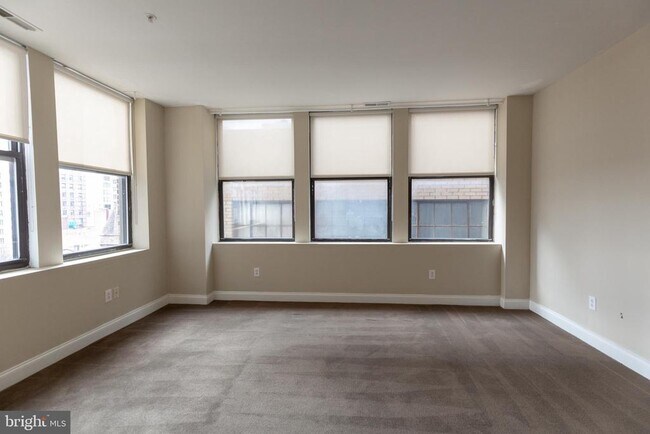 Building Photo - 220 S 16th St