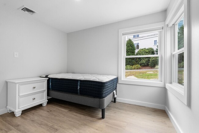 Building Photo - Newly renovated Winter Rental between Long Beach and Good Harbor!