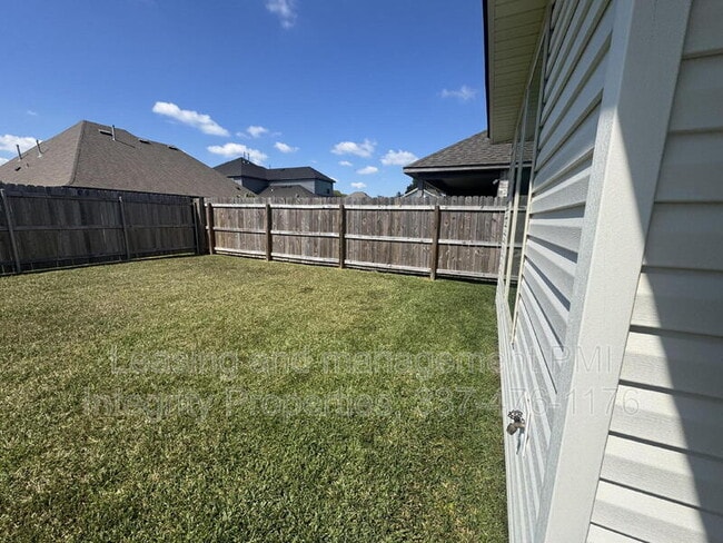 Building Photo - 204 Verger Dr