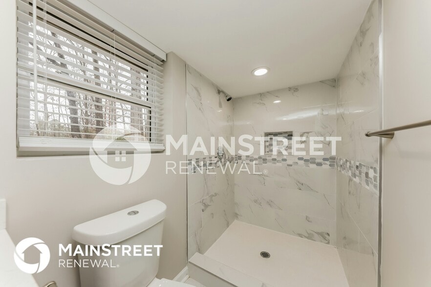 Building Photo - 3539 Meadowview Dr