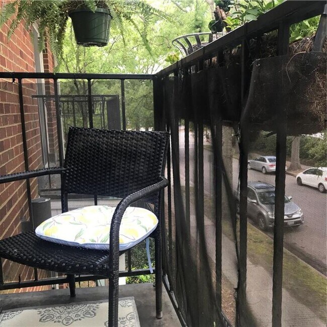 Building Photo - Ghent on the Square