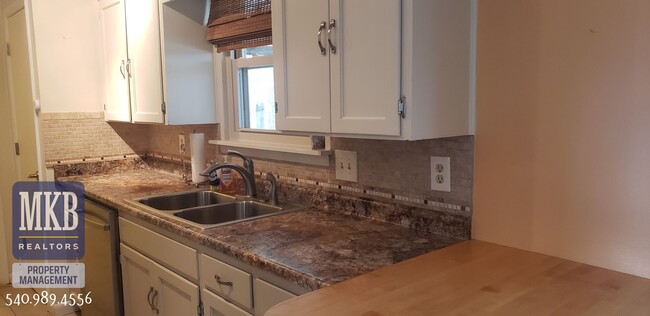 Building Photo - 3123 Glenmont Dr